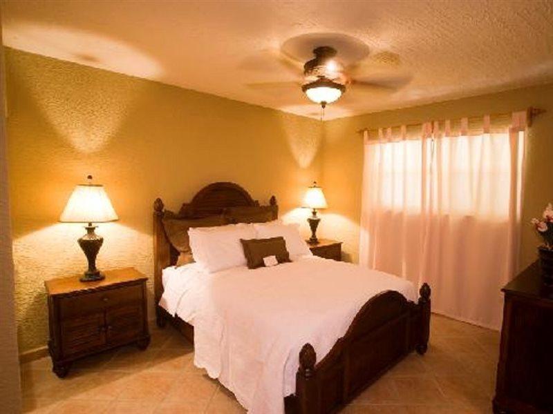 Clarion Suites Roatan At Pineapple Villas French Harbour Екстер'єр фото