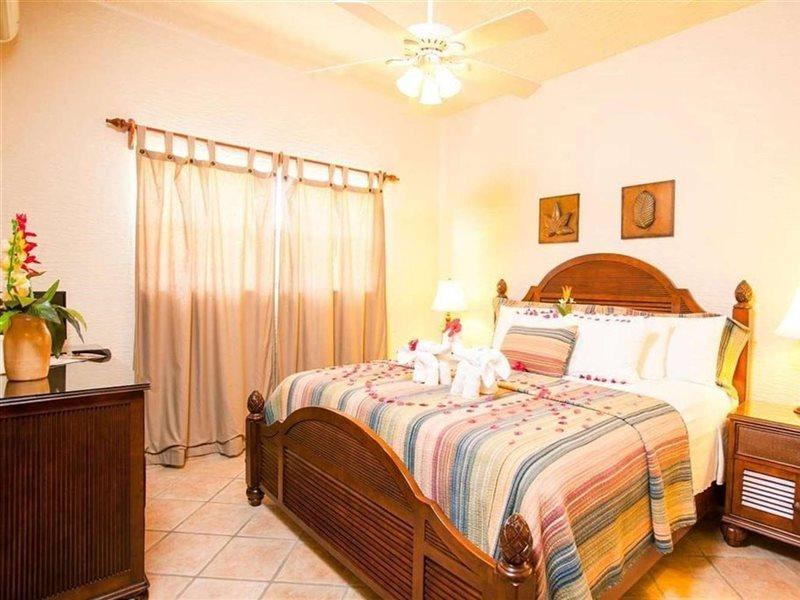 Clarion Suites Roatan At Pineapple Villas French Harbour Екстер'єр фото