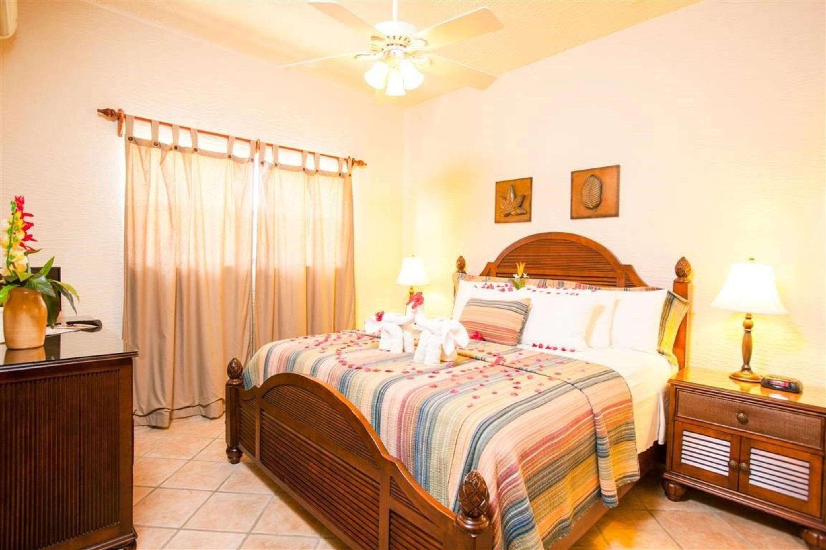Clarion Suites Roatan At Pineapple Villas French Harbour Екстер'єр фото